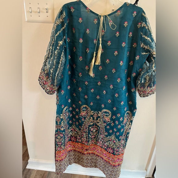 Formal 3 Piece Shalwar Kameez - Picture 6 of 8